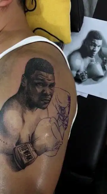 大臂写实泰森肖像纹身图案部分已完成视频