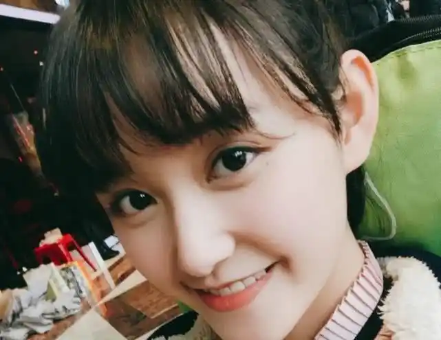 蒋依依终于挑战哪吒头,成功带火丸子发型,人美咋打扮都好看_网易订阅