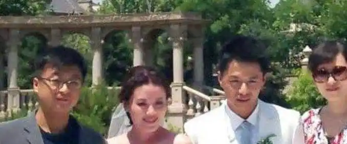 2017年,段奕宏和王瑾已经结婚6年,生活平淡且幸福.