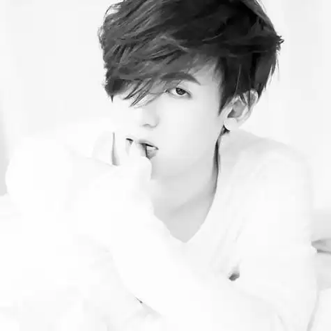 男生头像黑白侧面霸气