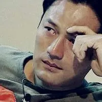 痛哭流泪的伤感头像男生