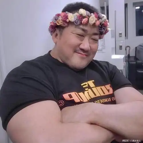 马东锡居然爱自拍?拿去当头像,给,快点换!