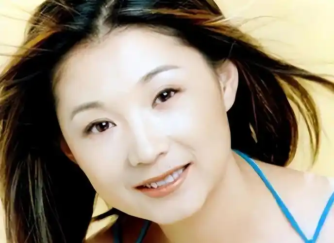 央视主持钱琳琳:二婚带儿子嫁小6岁张译,婚后却选择了丁克!