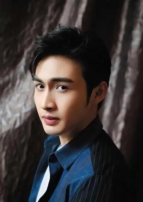 张彬彬宣布与嘉行十年约满不续约粉丝半是祝福半是担忧