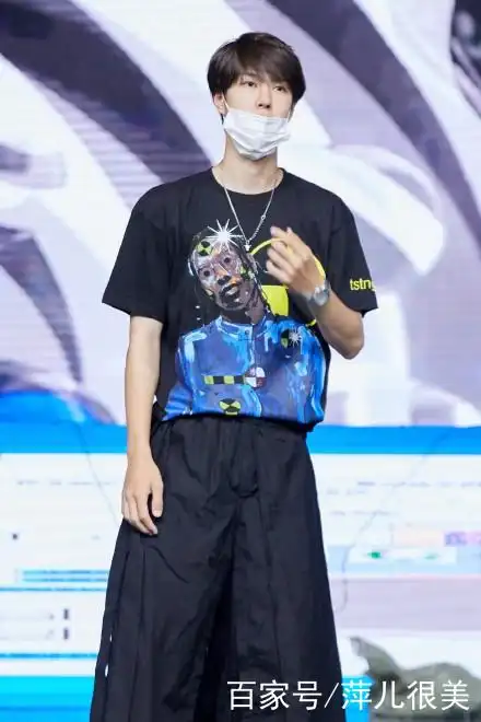 有一种a叫王一博穿裙子,遮住脸都挡不住他的魅力,美帅美帅的!