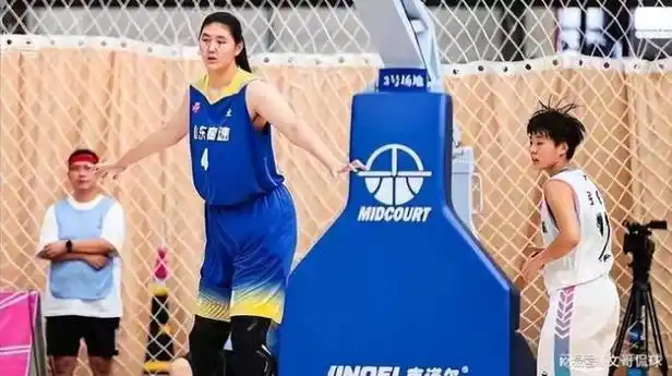 天赋满满!16岁张子宇身高2米27超姚明 未来或成女篮第一中锋