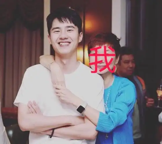 刘昊然最新合照曝光笑得见牙不见眼网友又有新的p图素材了