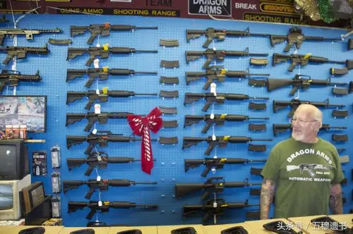 在斯普林斯军事历史博物馆里展示的枪械,不计其数图为在斯普林斯军事