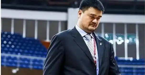 姚明正式上任中国男篮,新岗位曝光:王芳喜讯,易建联祝福加油