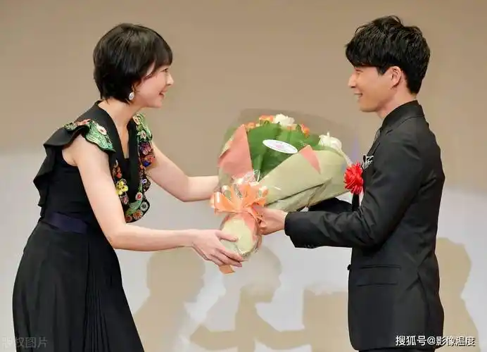 太突然:新垣结衣与星野源宣布结婚!网友:520前,我老婆嫁人了