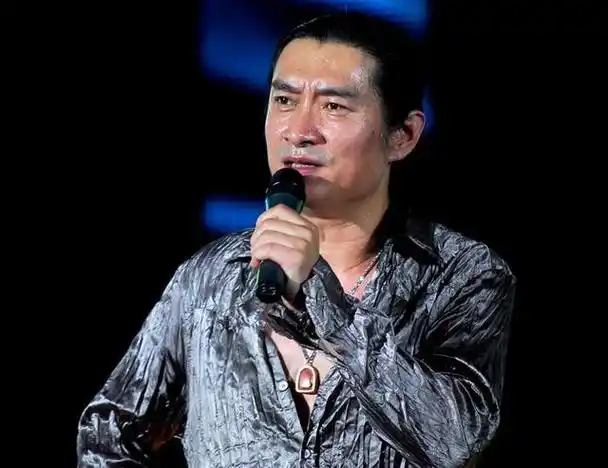 现年60岁的台湾歌手黄安凭借一首《新鸳鸯蝴蝶梦》红遍大江南北.