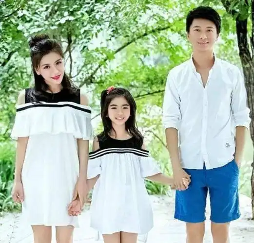 刚开始的樊父并不肯,他知道小两口的家并不大,加上自己两口子,这日子