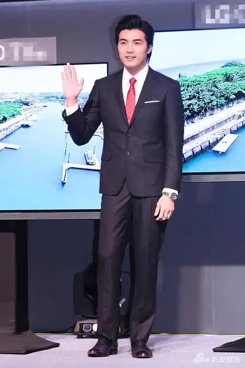 贺军翔下跪求婚很不偶像剧谈女儿是甜蜜的负担