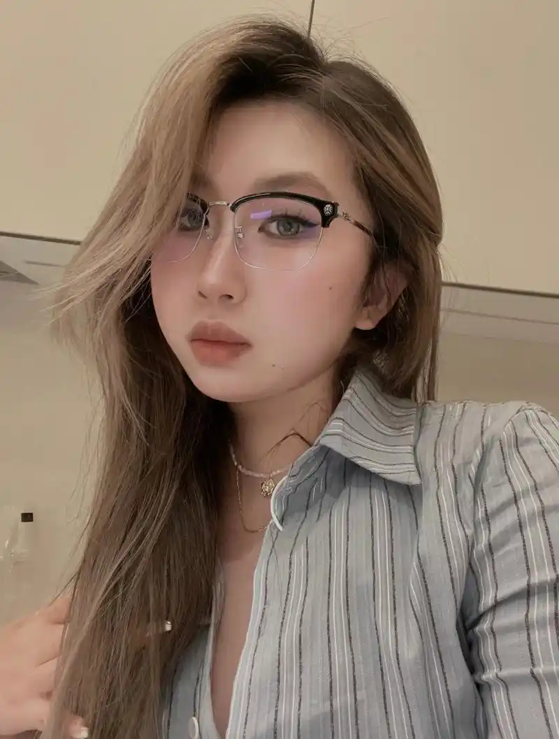 食物链的顶端是姐姐.#微胖女生 #禁欲系穿搭 #pulais - 抖音