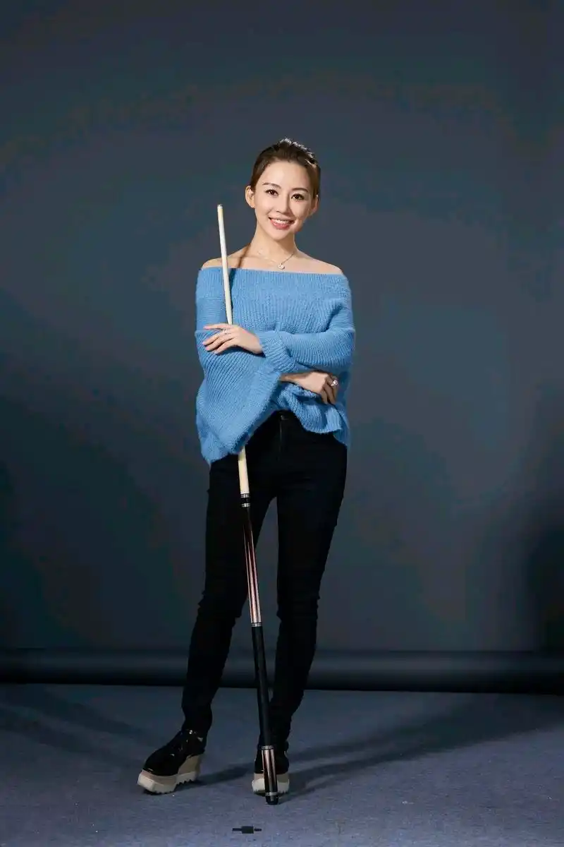 女神潘晓婷都快四十岁了,还是那么美