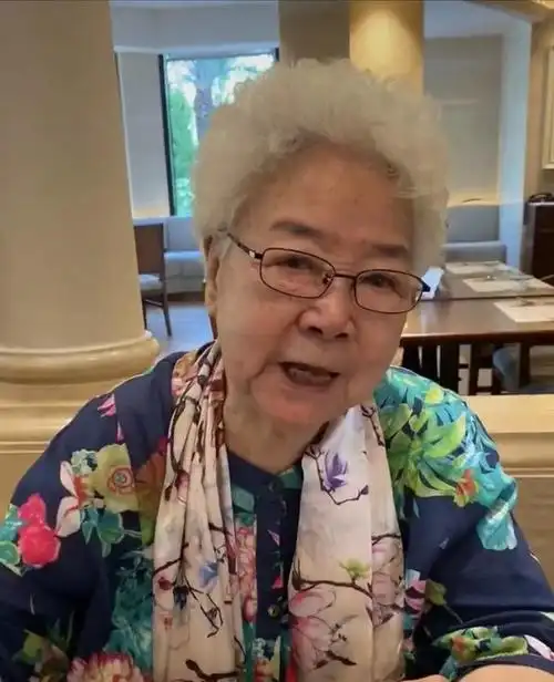 92岁田华近况曝光,满头白发说话哽咽,晚年曾因癌症痛失4位至亲