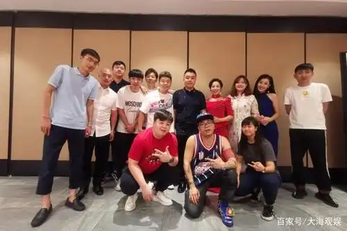 郭德纲高徒结婚,妻子撞脸女影星,"躺进"德云社,这小子命真好