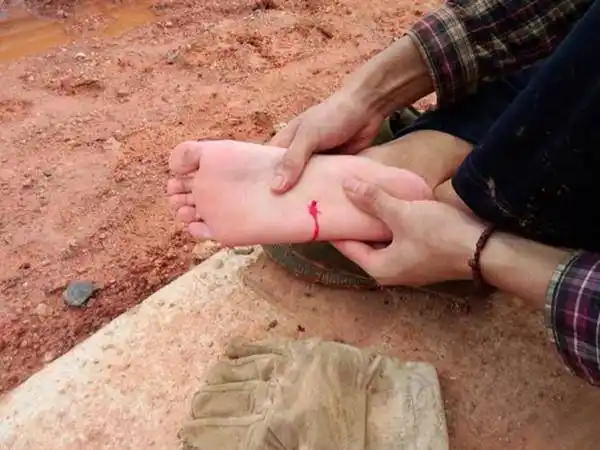 我们生活中很多地方对于钉子的管理都很随意,比如装修的地方,杂物很多