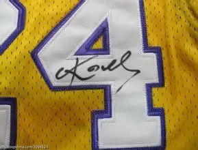 下面也是科比的亲笔签名.