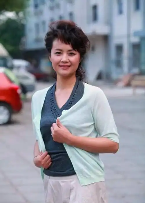 提及茹萍这个名字,大概朋友们会感应目生,茹萍生在西子湖畔,是家里的