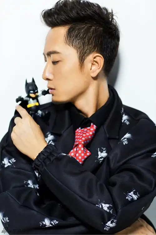 组图贾景晖曝时尚写真笑容邪魅帅气十足