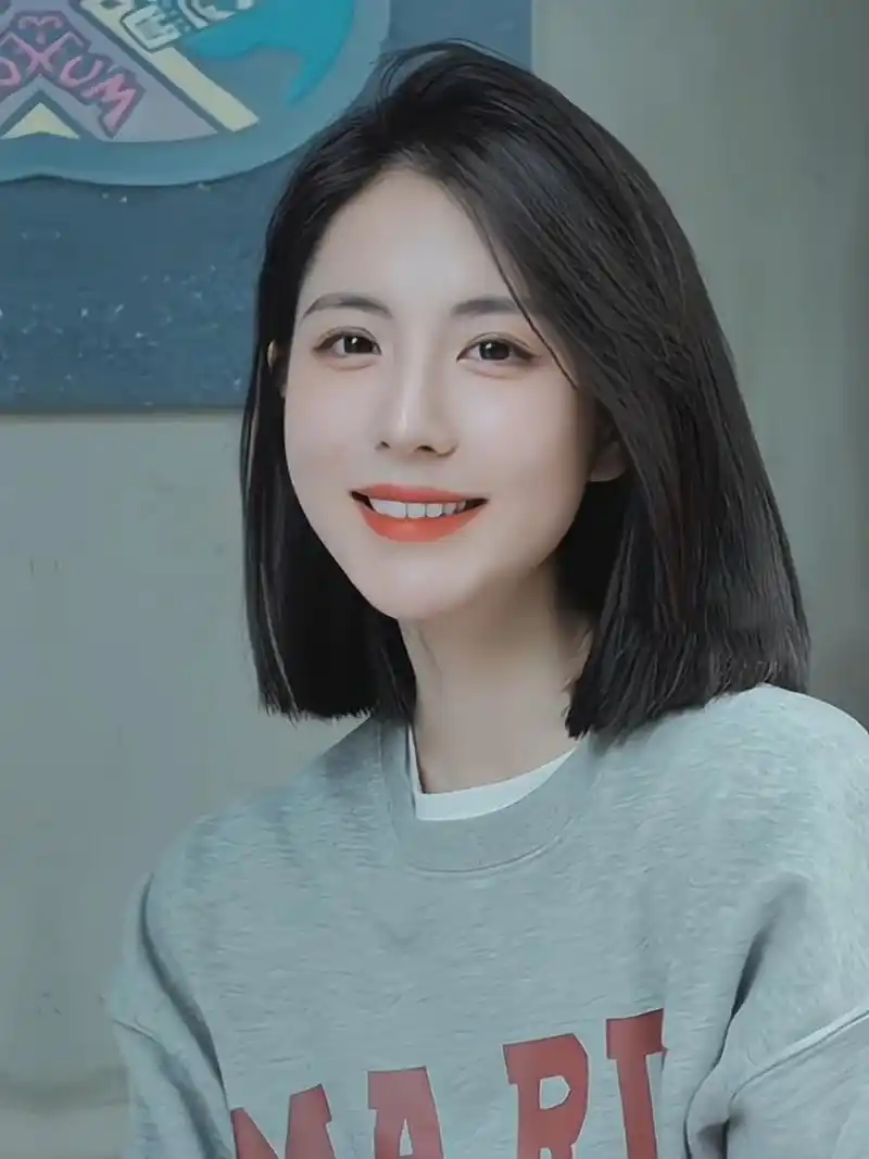 齐肩锁骨发超显脸小  2023爆款高级减龄发型 一刀切齐肩锁骨发美疯了