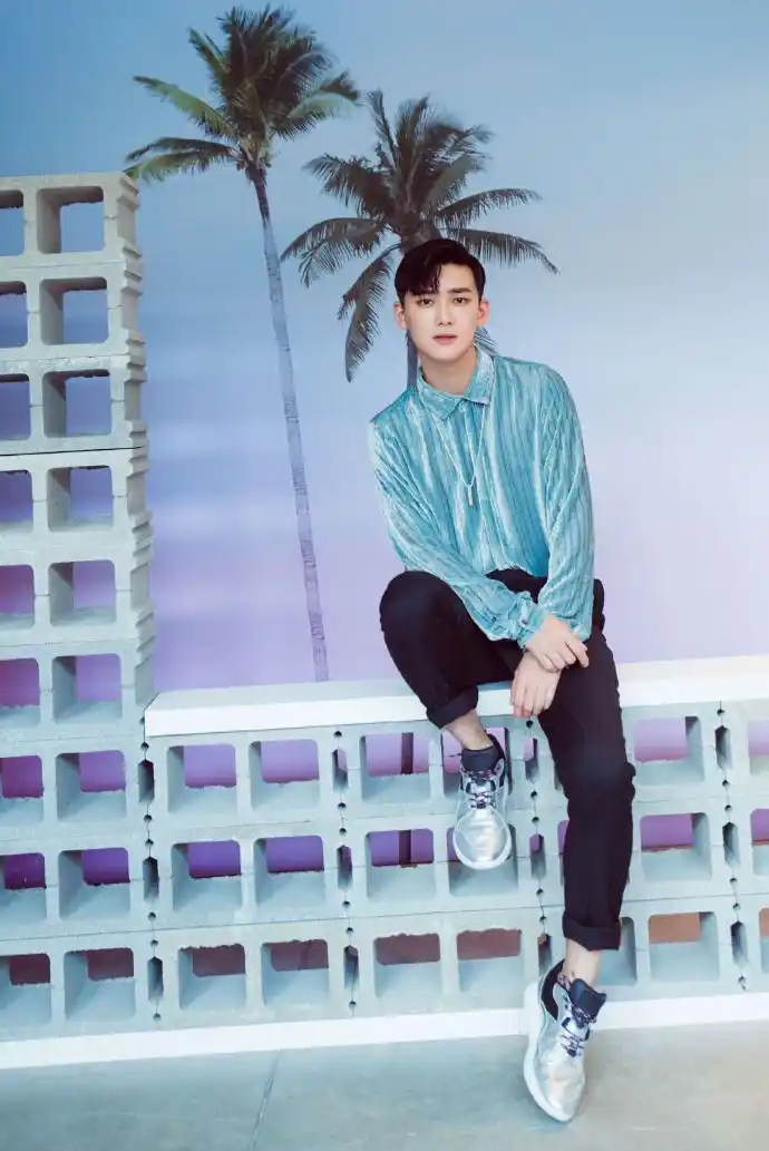 [熊梓淇][新闻]180921 熊梓淇亮相米兰时装周 独特演绎轻奢意式风情