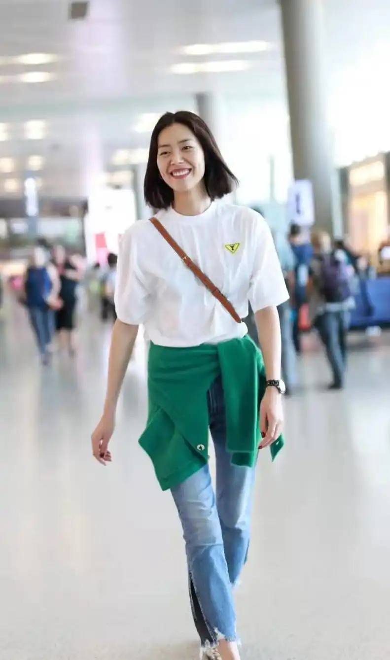 模特教育 模特资讯     刘雯拥有一米七八的身高,在模特界中算是非常