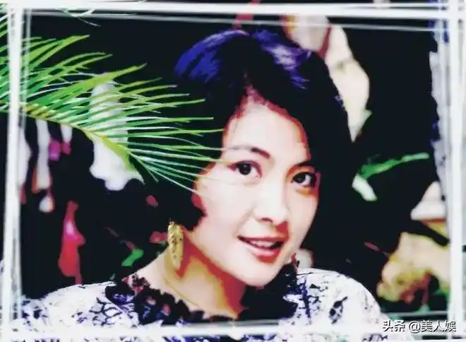 在电视剧《情暖荆途》里,郭昶跟虎艳芬与潘洁(戏里戏外的老婆)都有