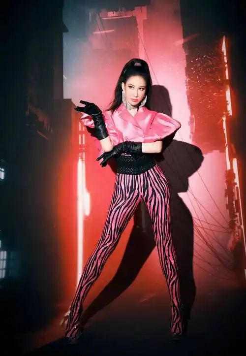 天后李玟,不管音乐还是时尚,都是时代潮流的标志!_身材_女人_气质