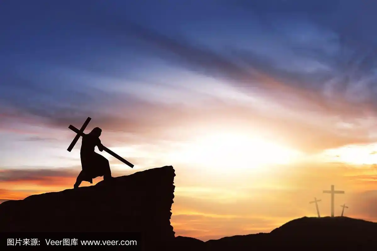 耶稣背着十字架的剪影