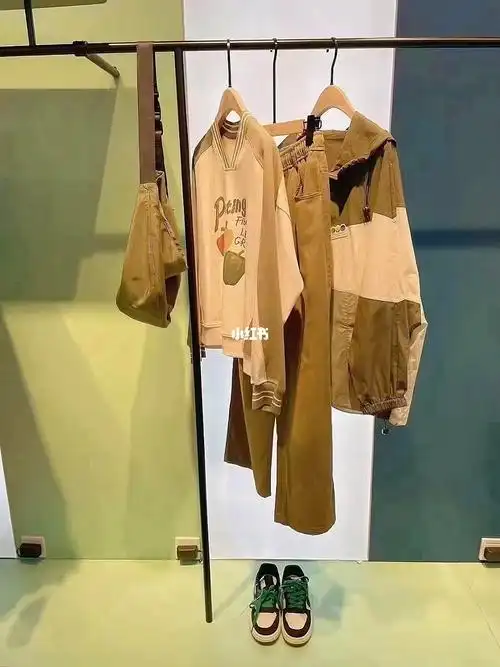 南京中央商场五楼柚丁女装上新啦