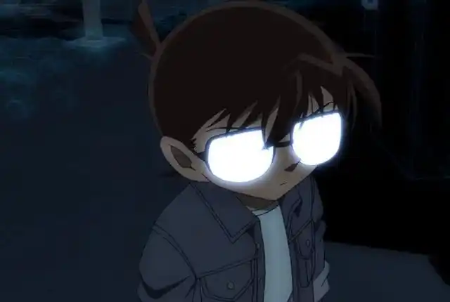 也许就是这些看似普通的眼镜"反光",却一直在告诉我们,柯南他一直都是