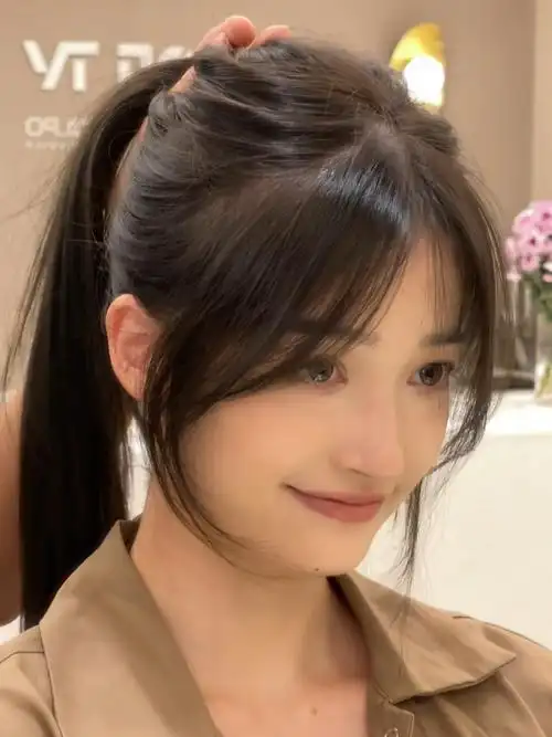 虚弱颧骨的八字刘海中分刘海想要减龄 修饰脸型的女孩子特别适合八字