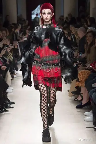 关于朋克风的服装只知道viviennewestwood21世纪的朋克服装风格可不止