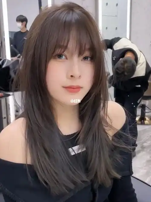 适合方圆脸女生锁骨发