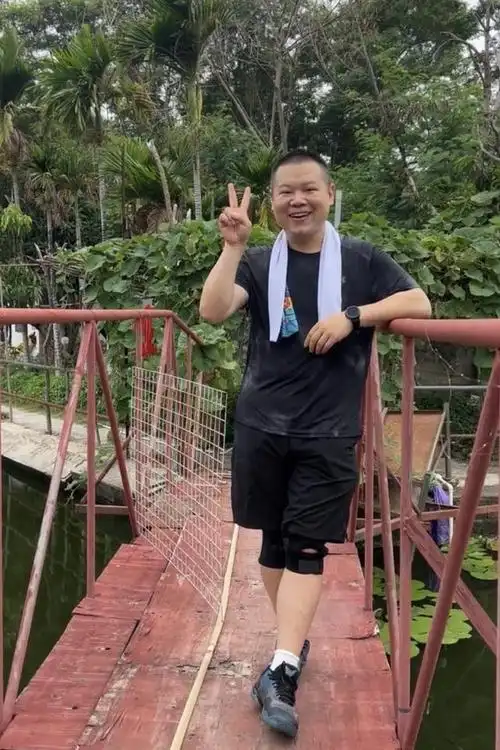 德云社岳云鹏直播开场就来个小包袱粉丝岳哥是真逗