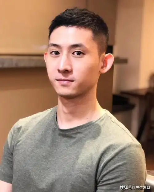 男生秋季"两边铲光"短发,这4款潮流发型很帅气,跟着剪就对了