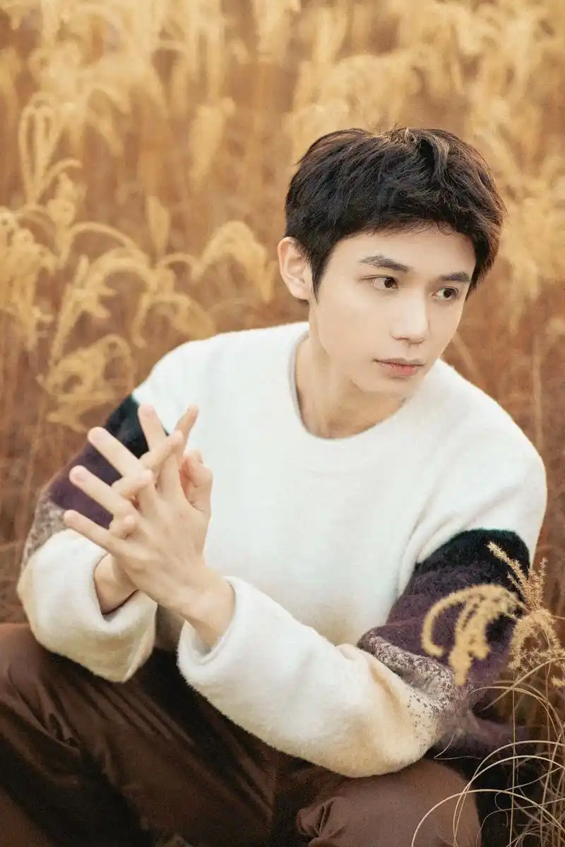 阳光总能穿透云层 思念终将穿搭给你#笨蛋帅哥 #185大帅哥 - 抖音