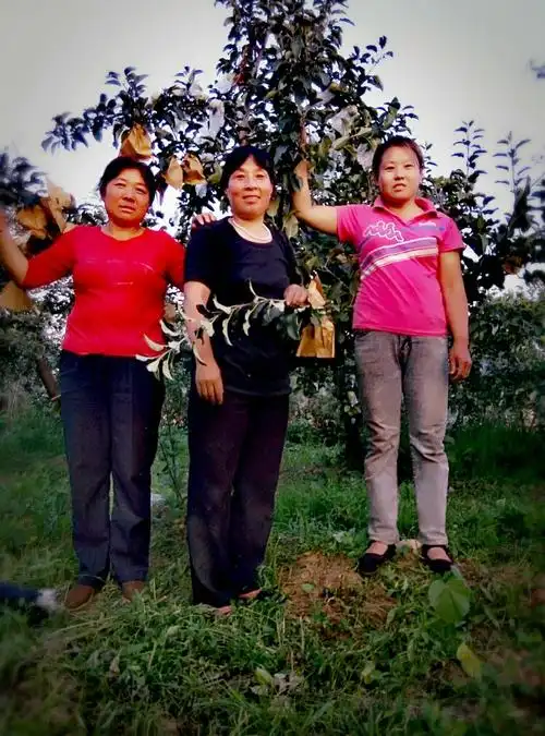 看我们这三位搭档的合影留念,永远保存