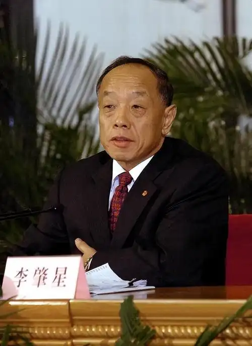 回顾他是哈佛学霸父亲是前外交部部长李肇星岳父是阎维文