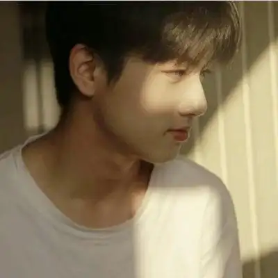 时尚帅气男生图片头像阳光乖巧男生头像真人