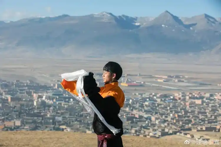 刘昊然自驾600公里的仙境 不输冰岛和瑞士美到窒息_旅行_西区时尚网