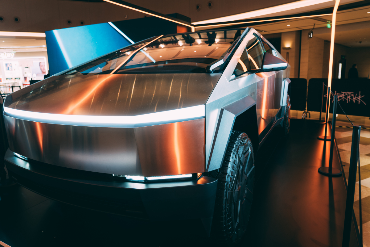 未来之翼:特斯拉赛博皮卡引领新能源革命