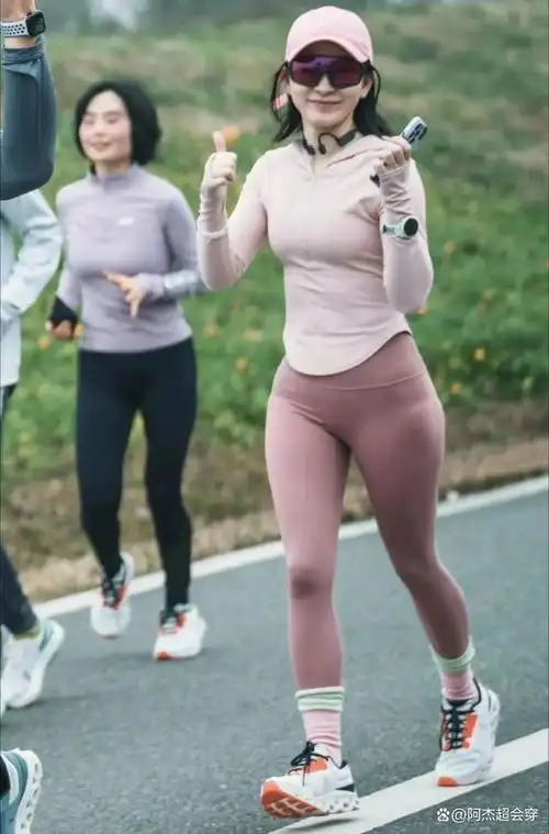 夏天梨形身材该怎么穿?牢记4个穿搭要点,显瘦又时髦!