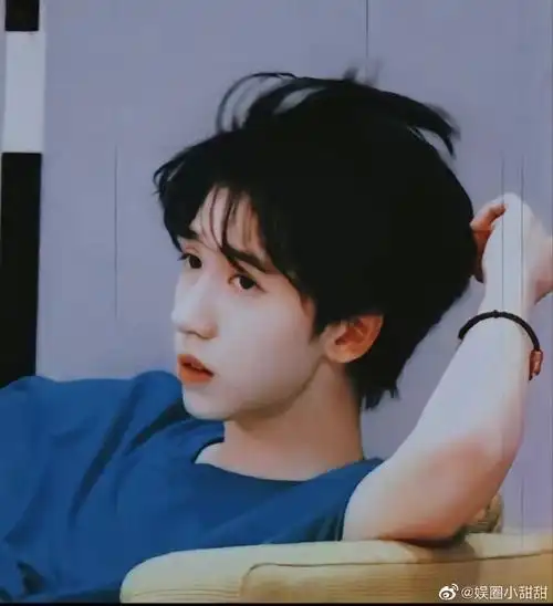 贺峻霖新头像是耿鬼