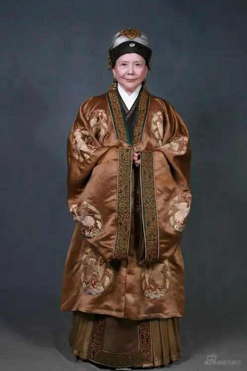 新版《红楼梦》荣宁府女眷--周采芹饰演贾母