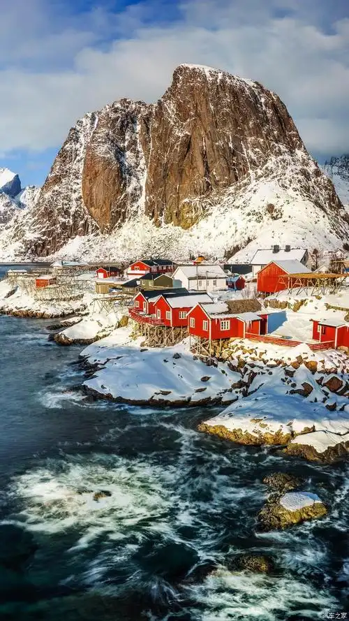 欣赏美景挪威雷纳小镇