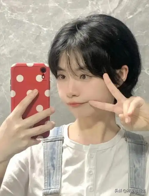 好看的短发发型图片(今年流行的这4款短发超显年轻)