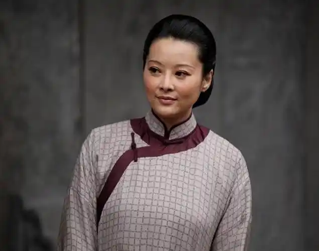 原创46岁袁立继两段失败婚姻后今与80后三婚诗人老公十分恩爱